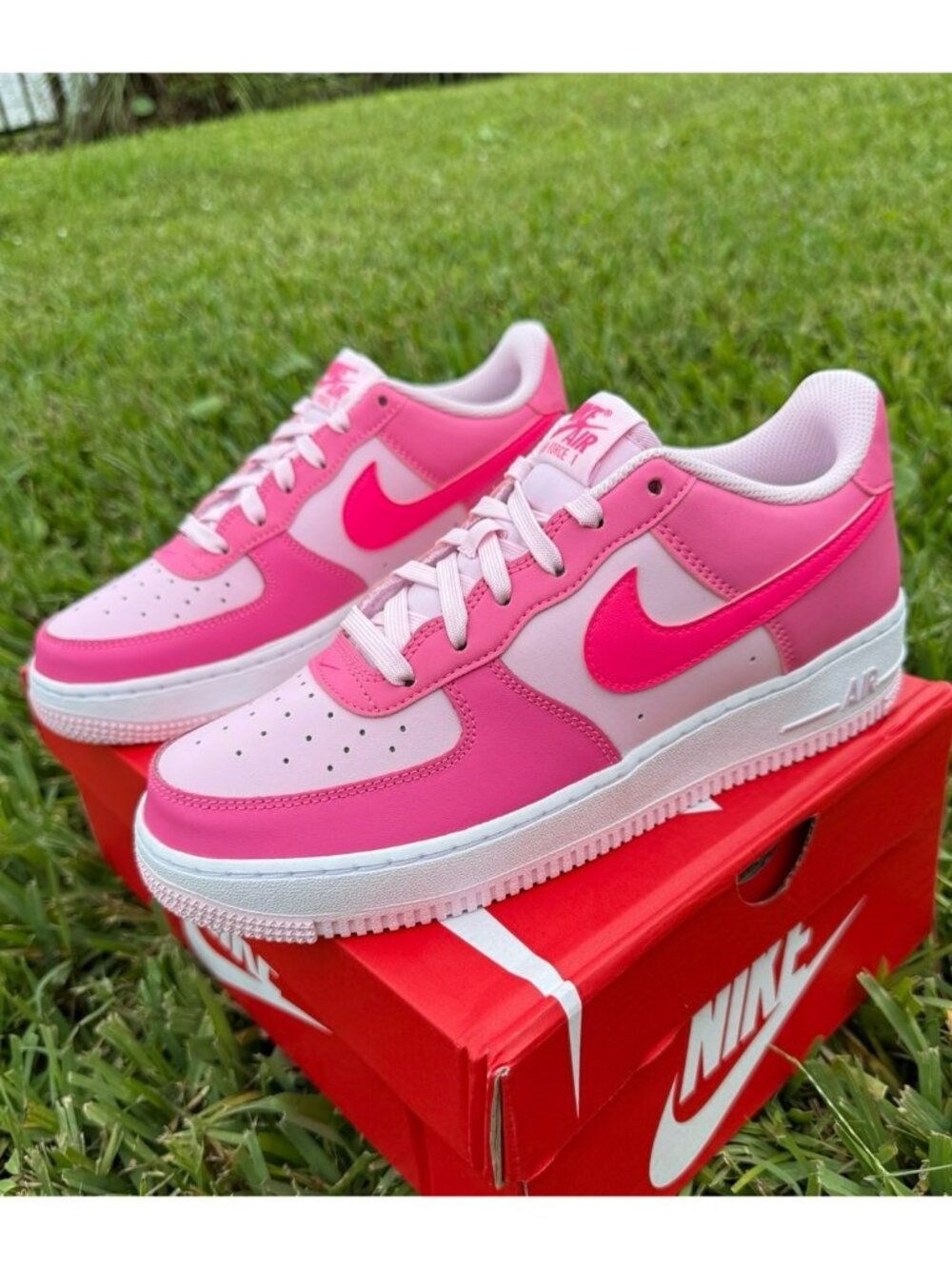 7.5 WOMEN’S NIKE AIR FORCE ONE AF1 PINK / WHITE IO7454-684 SNEAKERS LOW
